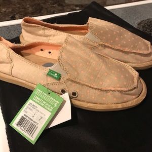 Sanuk Shoes - Women’s Sanuk Slip-i s Sz 7 NWT Sanuk Shoes - Women’s Sanuk Slip-i s Sz 7 NWT